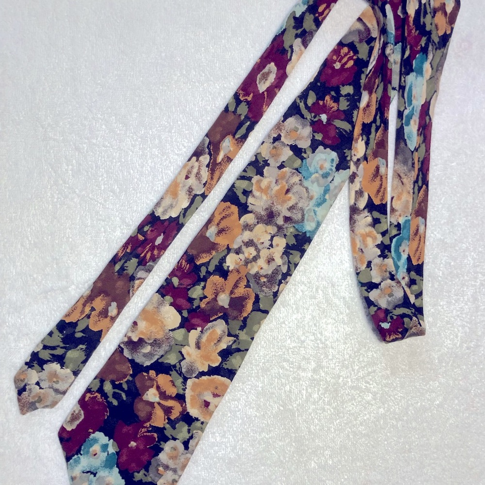 NeckTie - Picture 2 of 3